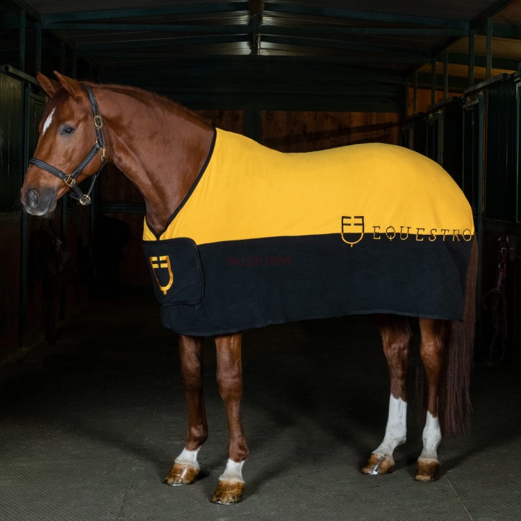 Derka polarowa dwukolorowa Equestro Derka wykonana z miękkiego, niemechacącego się polaru, wysoce oddychającego i lekkiego.